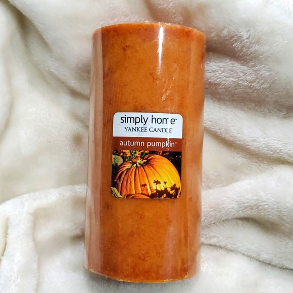 ♦️5\$20♦️Yankee Candle 6" autumn pumpkin pillar